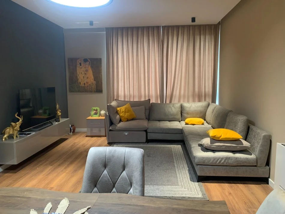 Tirane, jepet me qera apartament 3+1+Ballkon Kati 5, 100 m² 900 € (Ish Fusha e Aviacionit, Tirana, Albania)