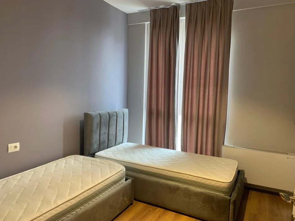 Tirane, jepet me qera apartament 3+1+Ballkon Kati 5, 100 m² 900 € (Ish Fusha e Aviacionit, Tirana, Albania)