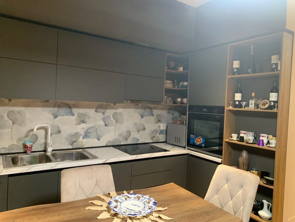 Tirane, jepet me qera apartament 3+1+Ballkon Kati 5, 100 m² 900 € (Ish Fusha e Aviacionit, Tirana, Albania)