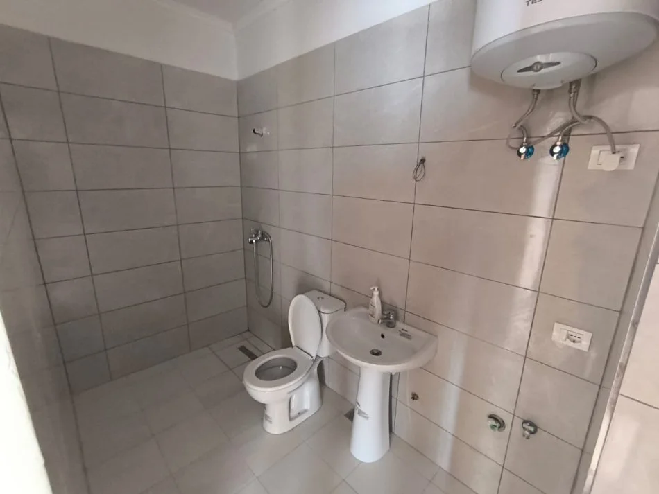 Tirane, shitet apartament 1+1+Ballkon Kati 2, 65 m² 85.000 € (Fresk)