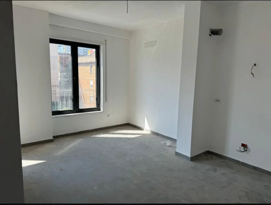 Tirane, jepet me qera ambjent biznesi Kati 3, 50 m² 450 € 
