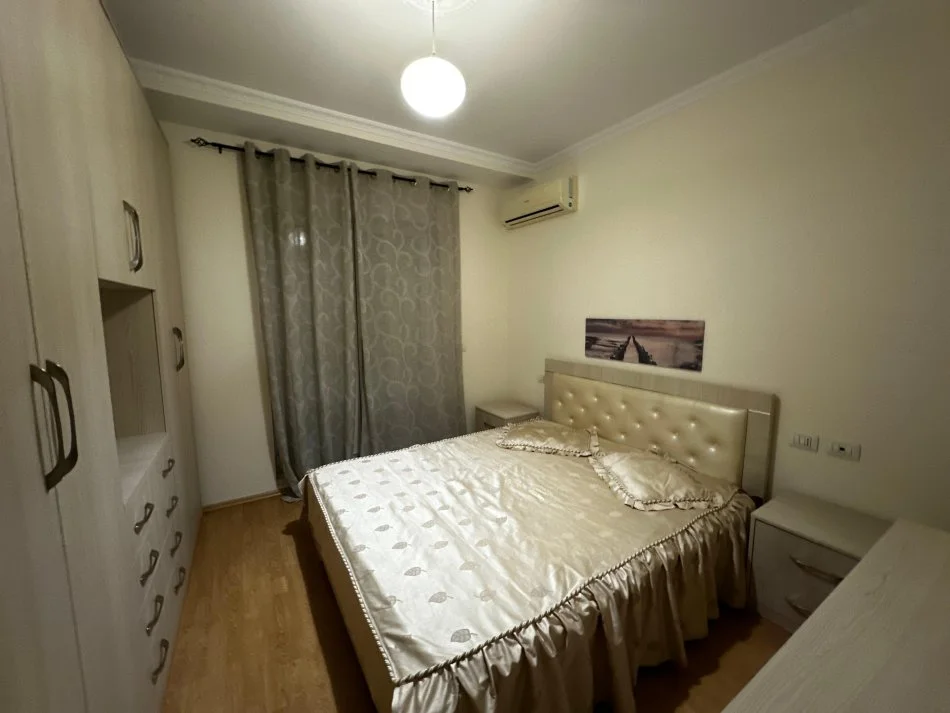 Tirane, jepet me qera apartament 1+1 Kati 5, 62 m² 500 € (Rruga Artan Lenja)