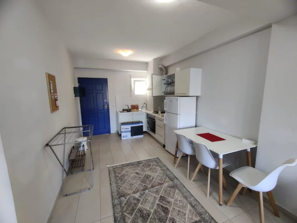 Tirane, jepet me qera apartament 1+1+Ballkon Kati 3, 50 m² 420 € (koder djelli 2)