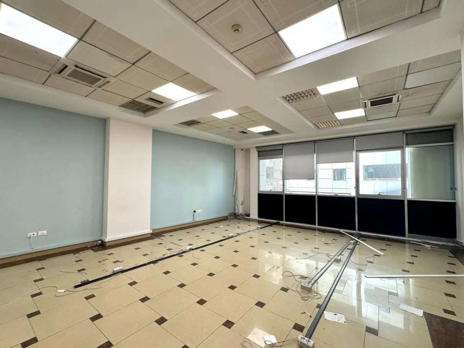 Jepet Me Qera Amb Biznesi Open Space ( 105m2 ) Fiks Te Galeria, Fasade Nga 15kateshi (📍 Qender) K2, Pllt Me Ashensor 800euro/muaj******