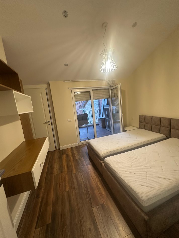 Tirane, jepet me qera apartament+verande | Penthouse 3+1+Aneks+Ballkon Kati 3, 200 m² 1.500 € (Rezidenca Secret Garden ne TEG)