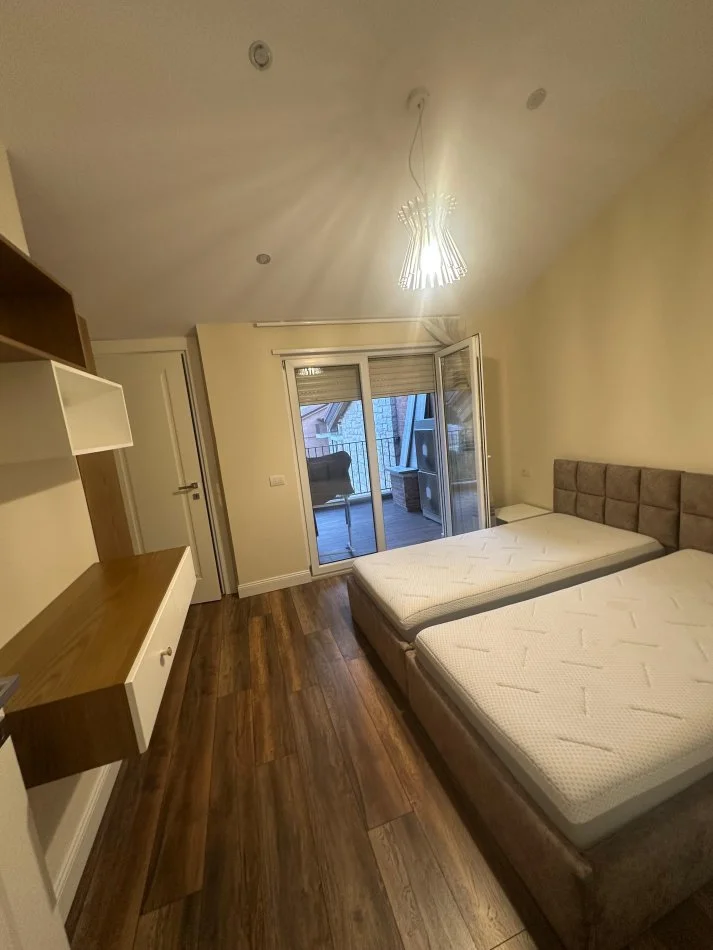 Tirane, jepet me qera apartament+verande | Penthouse 3+1+Ballkon Kati 4, 200 m² 1.500 € (TEG)