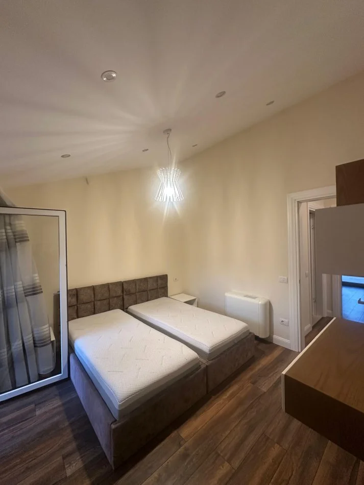 Tirane, jepet me qera apartament+verande | Penthouse 3+1+Ballkon Kati 4, 200 m² 1.500 € (TEG)