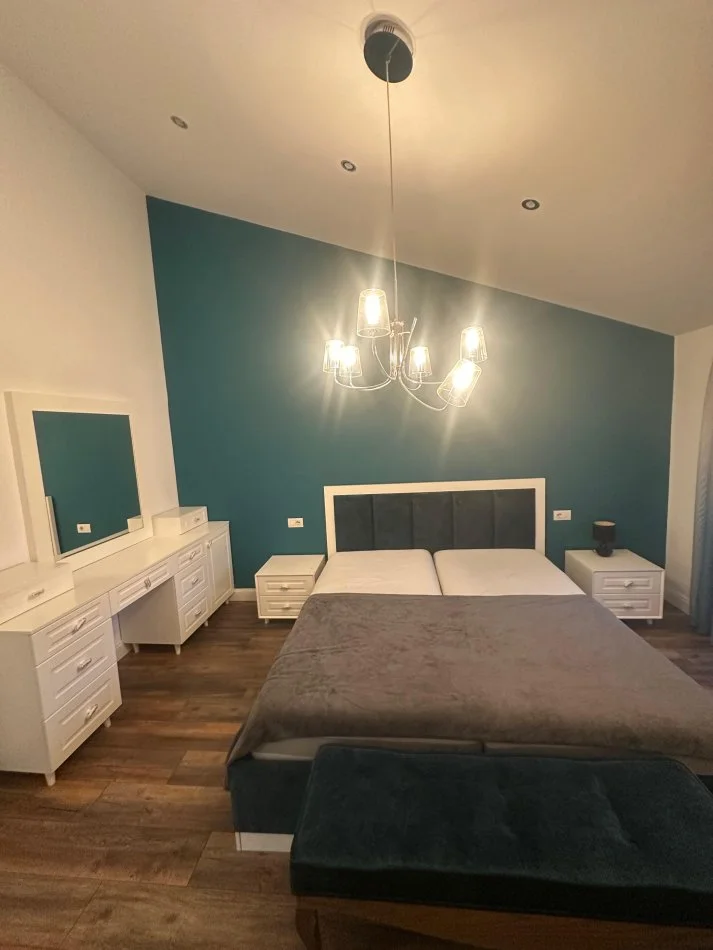 Tirane, jepet me qera apartament+verande | Penthouse 3+1+Ballkon Kati 4, 200 m² 1.500 € (TEG)