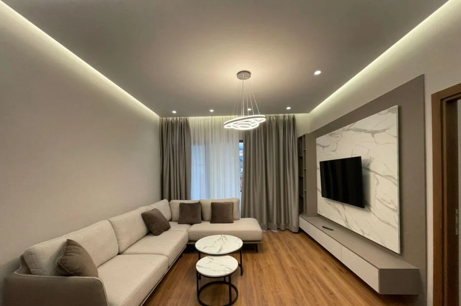 Tirane, jepet me qera apartament 2+1+Ballkon Kati 9, 115 m² 830 € (Selvia)