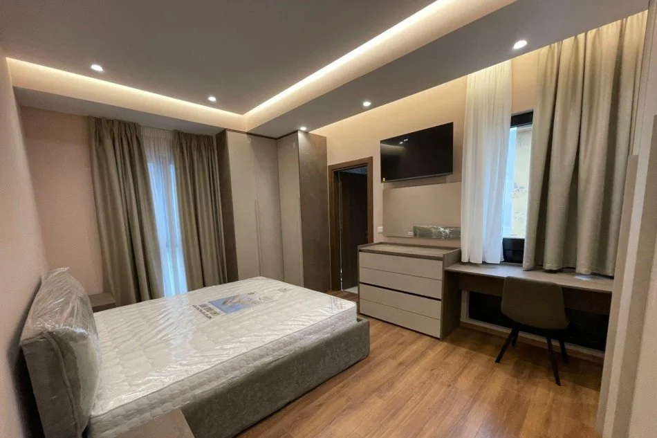 Tirane, jepet me qera apartament 2+1+Ballkon Kati 9, 115 m² 830 € (Selvia)