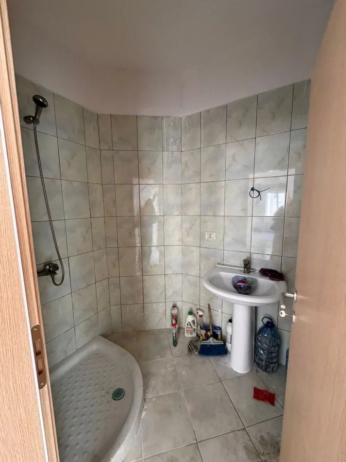 Durres, shitet apartament 2+1+Aneks+Ballkon Kati 4, 90 m² 95.000 € (Shkembi i Kavajes)