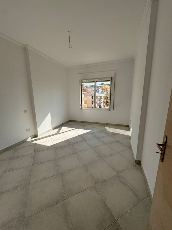 Durres, shitet apartament 2+1+Aneks+Ballkon Kati 4, 90 m² 95.000 € (Shkembi i Kavajes)