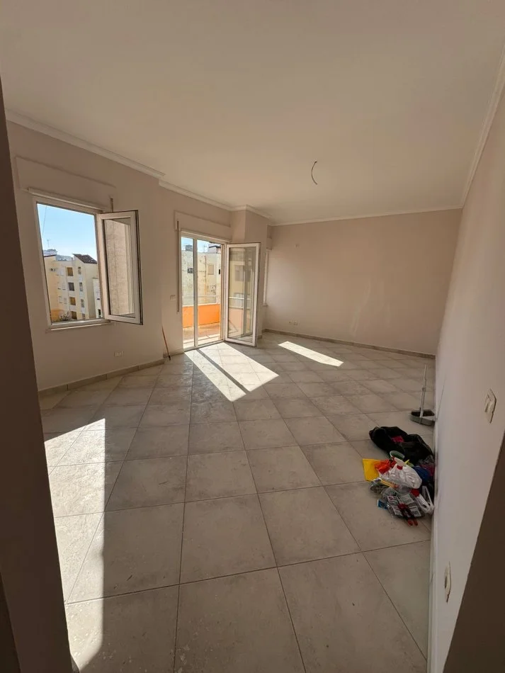 Durres, shitet apartament 2+1+Aneks+Ballkon Kati 4, 90 m² 95.000 € (Shkembi i Kavajes)