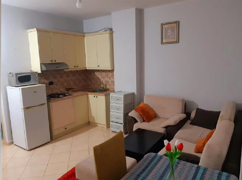 Tirane, jepet me qera apartament 1+1+Ballkon Kati 4, 75 m² 350 € (ASTIR)