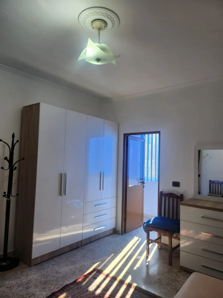 Tirane, jepet me qera apartament 2+1 Kati 2, 110 m² 700 € (ZOGU I ZI)