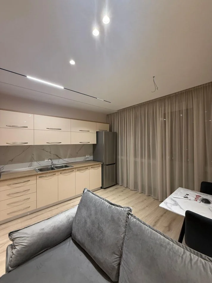Tirane, jepet me qera apartament 2+1+Aneks+Ballkon Kati 5, 87 m² 750 € (ali demi)