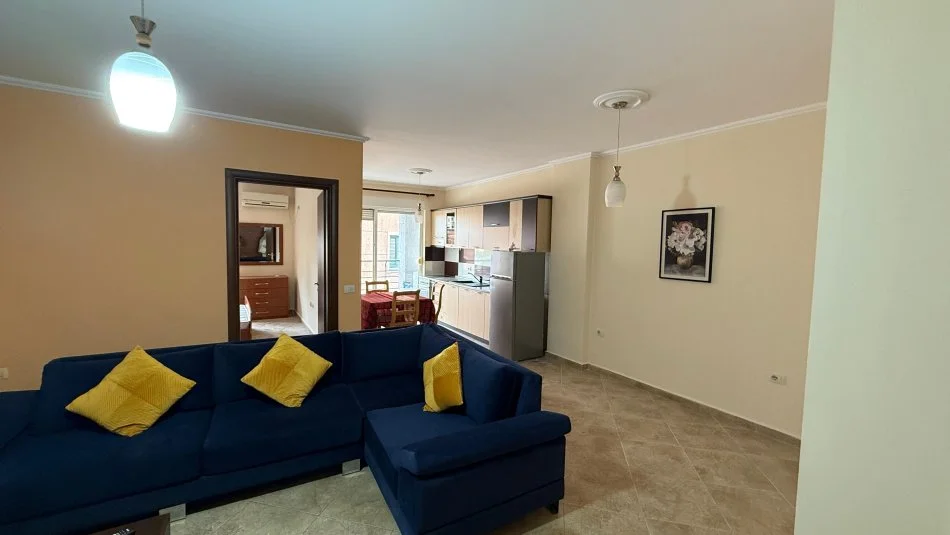 Tirane, jepet me qera apartament 1+1 Kati 2, 62 m² 600 € (Rruga Ali Visha)