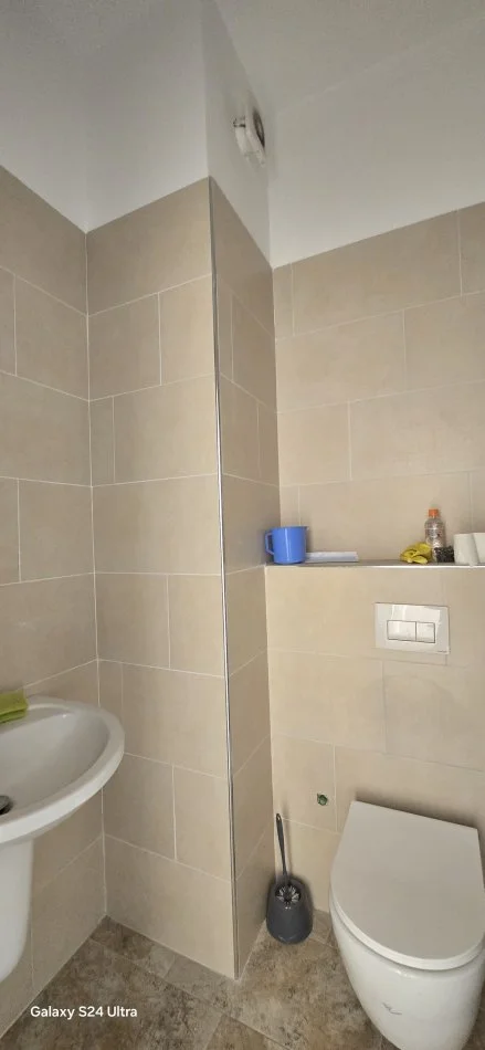 Tirane, jepet me qera zyre Kati 3, 75 m² 450 € (Square 21)