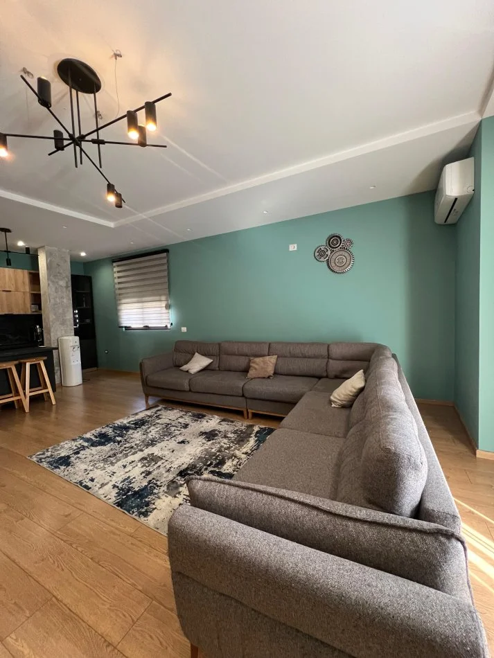 Tirane, jepet me qera 2+1+Ballkon Kati 3, 650 € (Don Bosko)