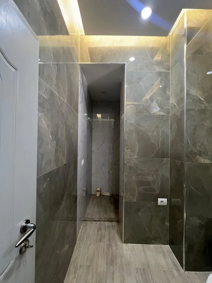 Tirane, jepet me qera Vile 2+1 Kati 3, 120 m² 650 €
