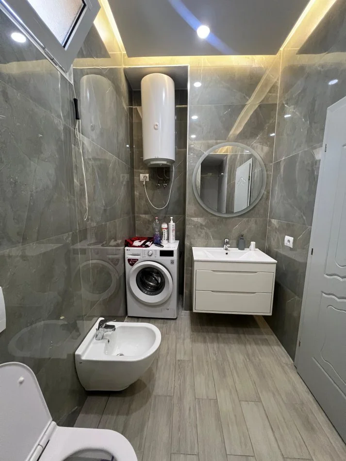 Tirane, jepet me qera Vile 2+1 Kati 3, 120 m² 650 €
