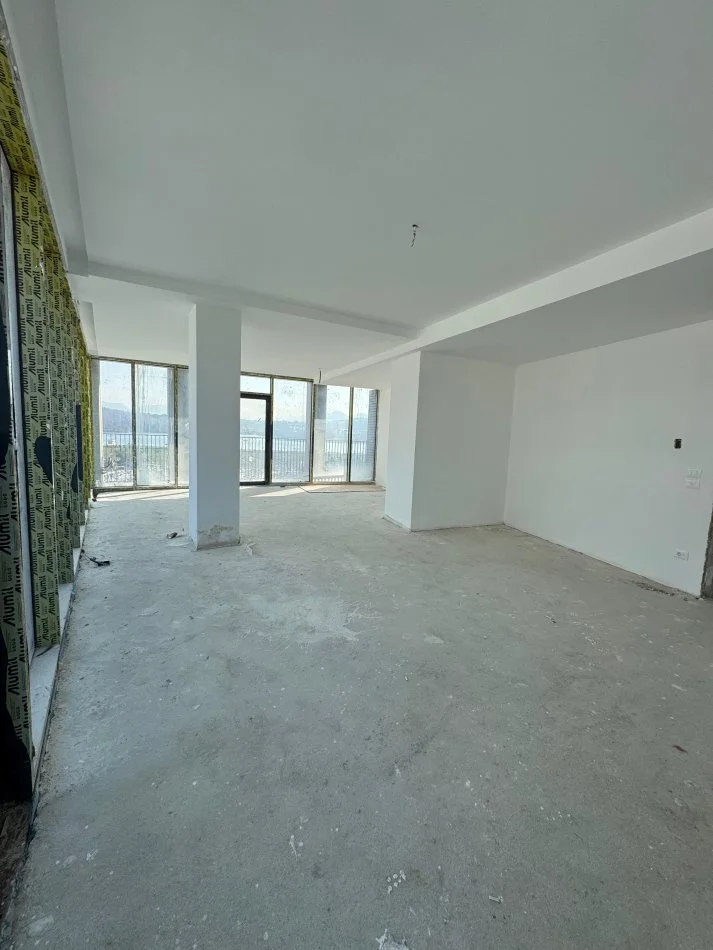 Tirane, shitet apartament 3+1 , 217 m² (Lake View Residence, Rruga e Kosovareve)