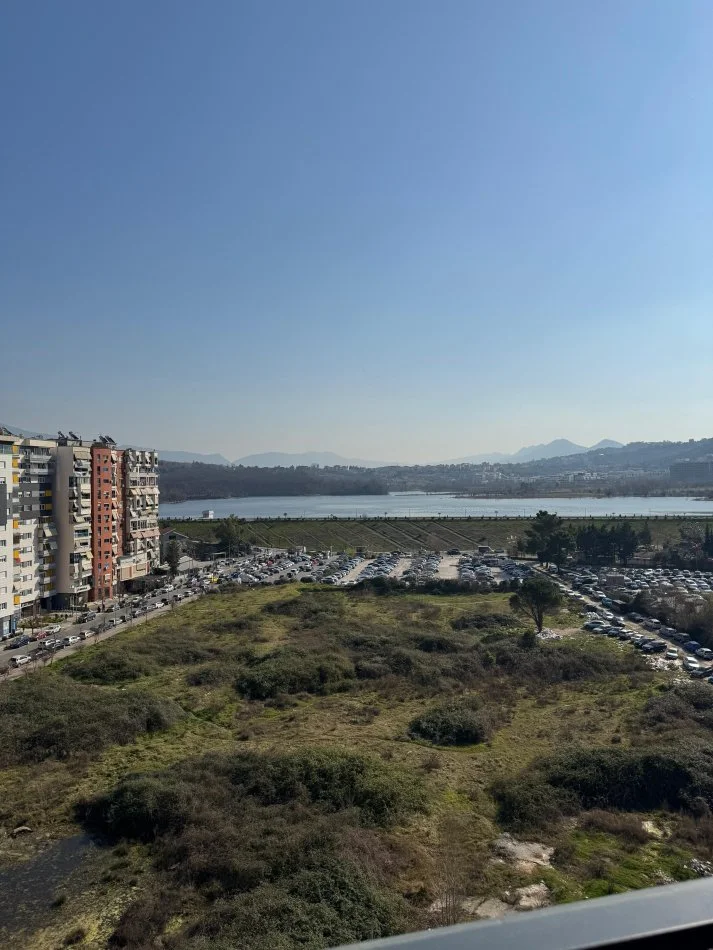 Tirane, shitet apartament 3+1 Kati 9, 217 m² (Lake View, Rruga e Kosovareve)