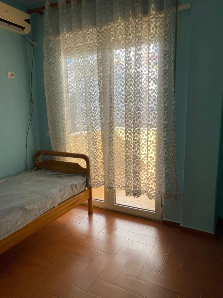Tirane, jepet me qera apartament 2+1 Kati 1, 117 m² 600 € (Liqeni Artificial)