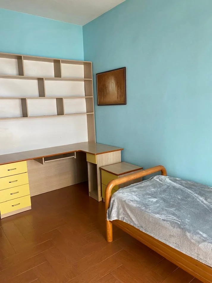 Tirane, jepet me qera apartament 2+1 Kati 1, 117 m² 600 € (Liqeni Artificial)