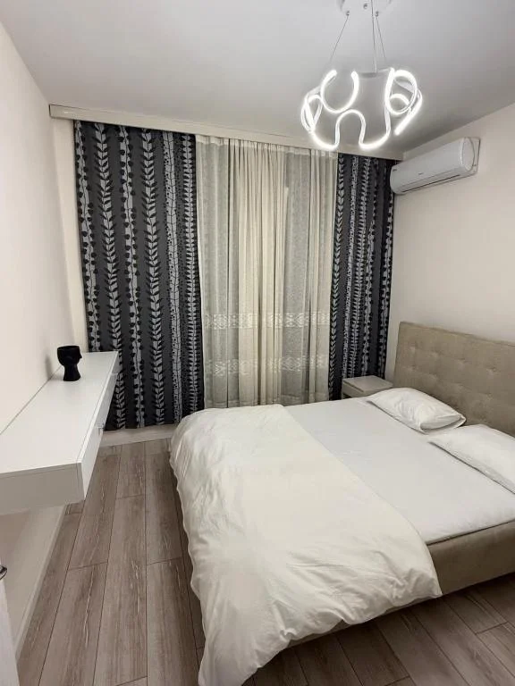 Tirane, jepet me qera apartament 2+1 Kati 2, 65 m² 650 € 