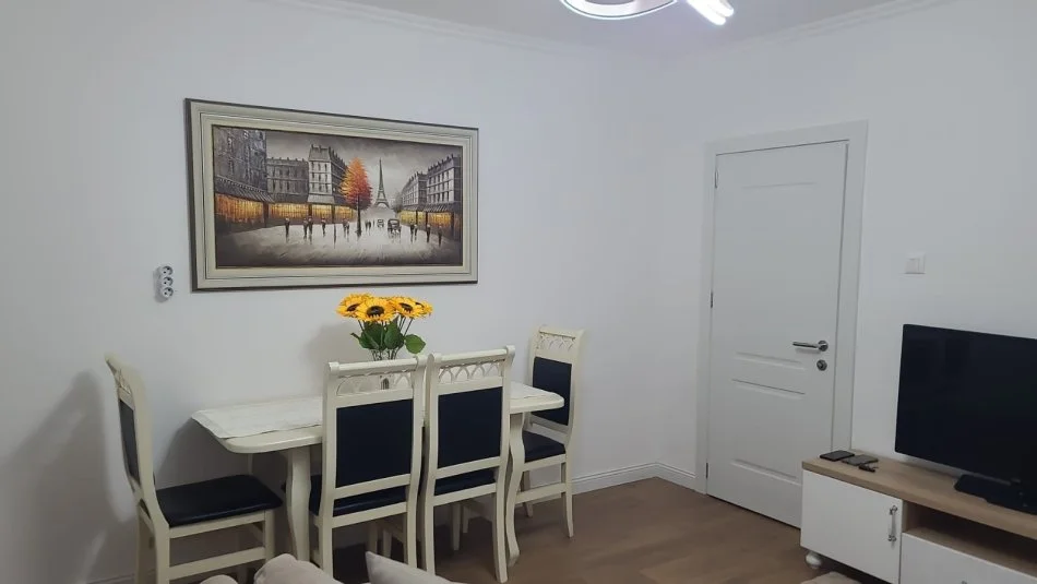 Jepet me qira Apartament Kati 3, 82 m² 700 €