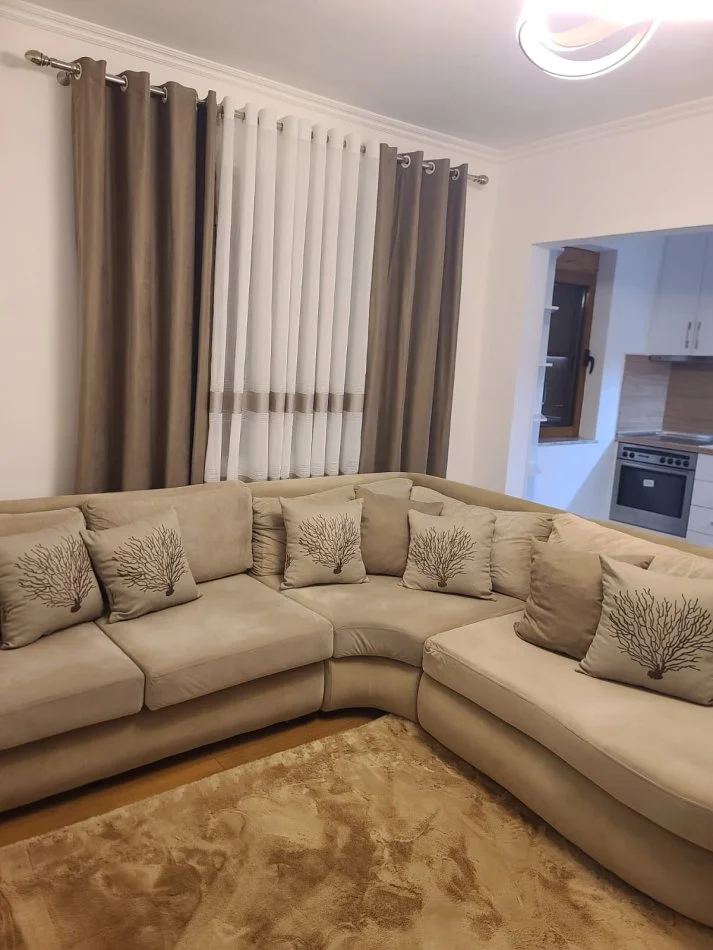 Tirane, jepet me qera apartament 3+1 Kati 3, 82 m² 700 € 