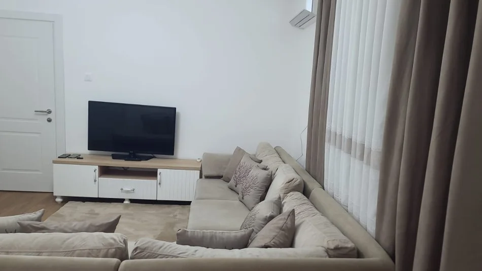 Jepet me qira Apartament Kati 3, 82 m² 700 €