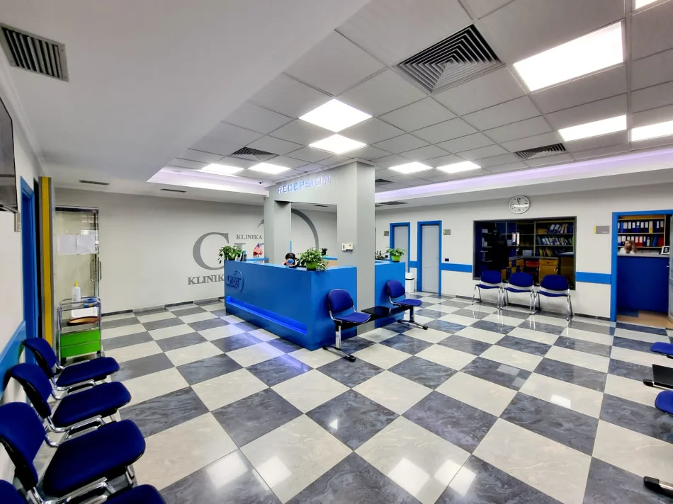 Shitet Amb Komercial *628m, (Rr. Dritan Hoxha - Kryqezimi I Laprakes | Me Nje Fasad Xhami