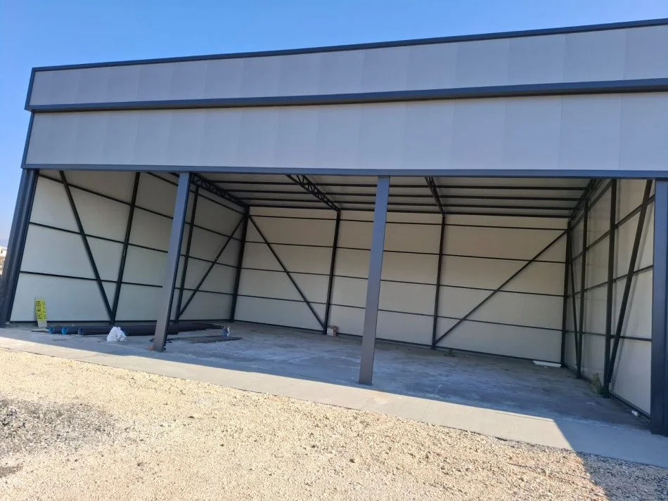 Tirane, jepet me qera magazine Kati 0, 200 m² 1.300 € (Valias)