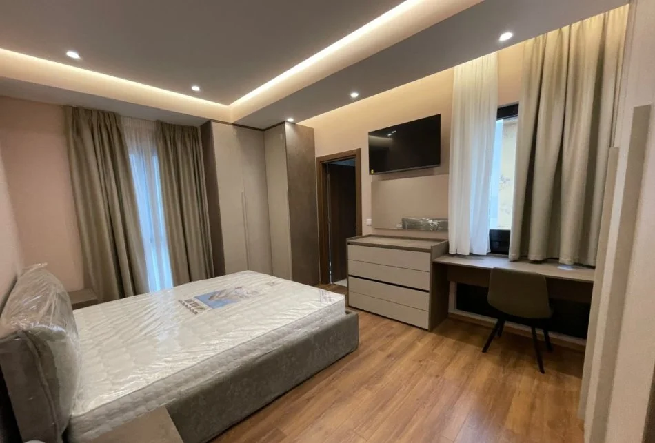 Tirane, jepet me qera apartament 2+1+Ballkon Kati 6, 110 m² 830 € (Farmacia nr10)