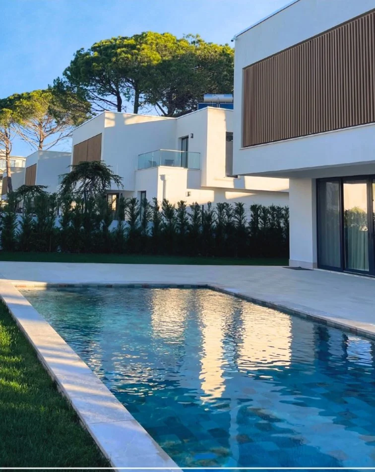 Durres, shitet Vile 4+1 Kati 2, 234 m² 920000 € (Gjiri i lalzit Durres)