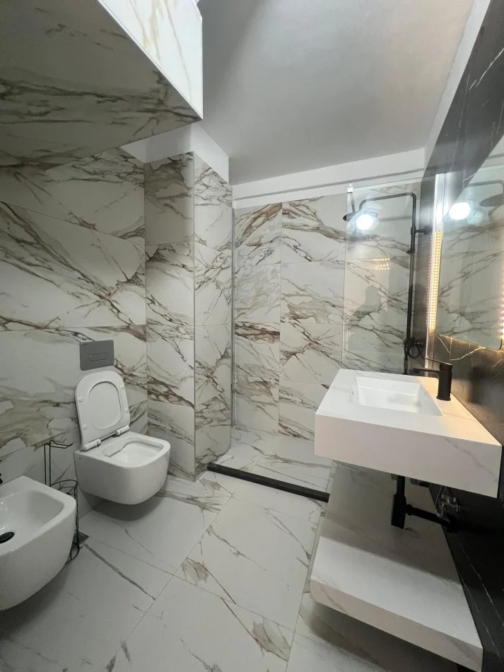 Tirane, jepet me qera zyre Kati 0, 88 m² 900 € (Rruga Tefta Tashko Koco, Pazari i Ri)