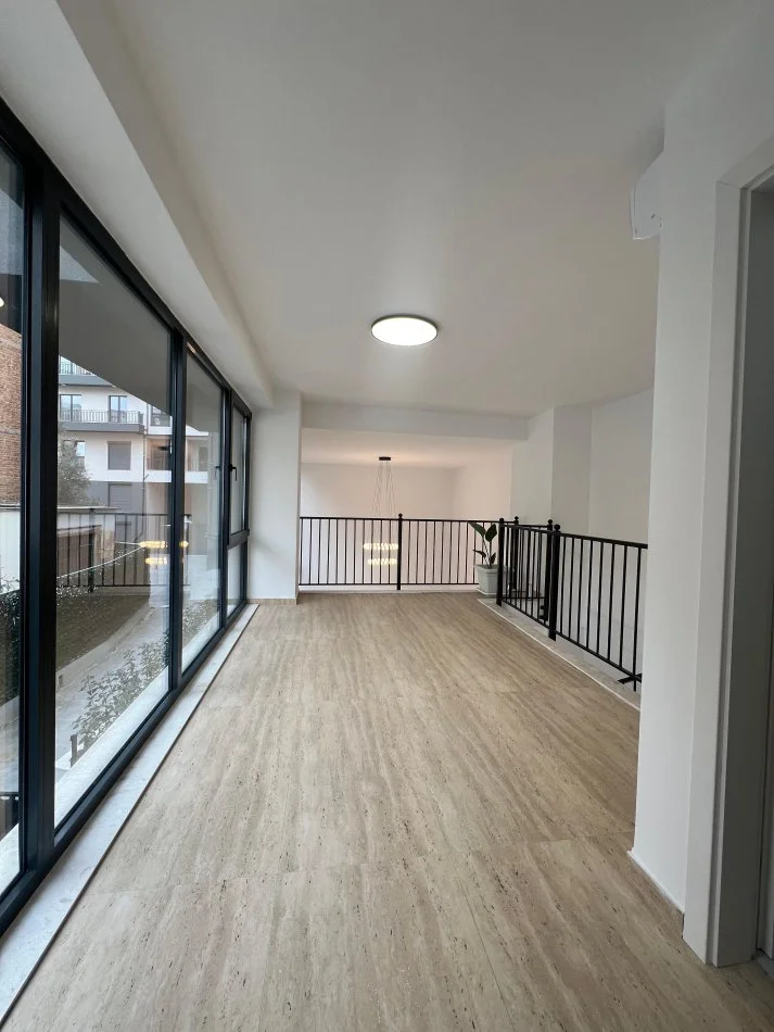 Tirane, jepet me qera zyre Kati 0, 88 m² 900 € (Rruga Tefta Tashko Koco, Pazari i Ri)