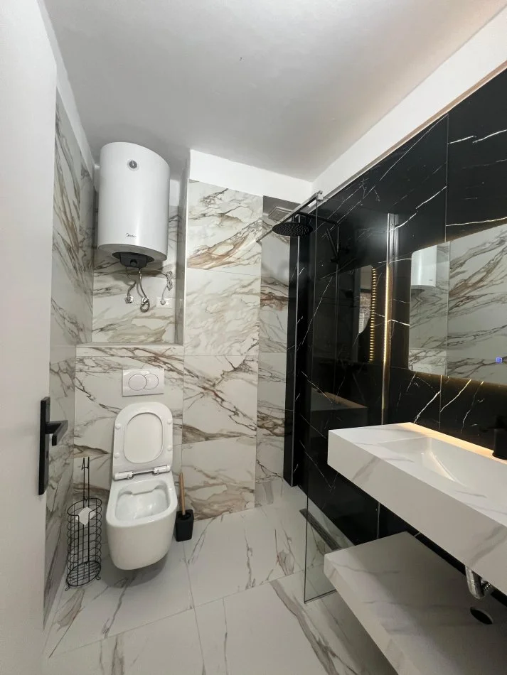 Tirane, jepet me qera zyre Kati 0, 88 m² 900 € (Rruga Tefta Tashko Koco, Pazari i Ri)