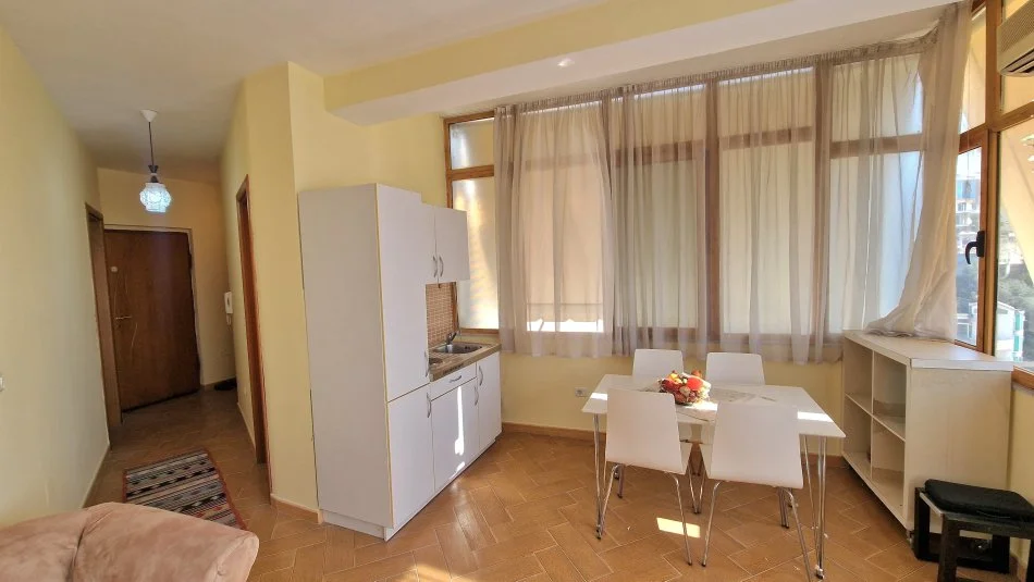 Vlore, shitet 1+1 Kati 8, 57 m² 68.000 € (tek Shkolla Mjekesore)