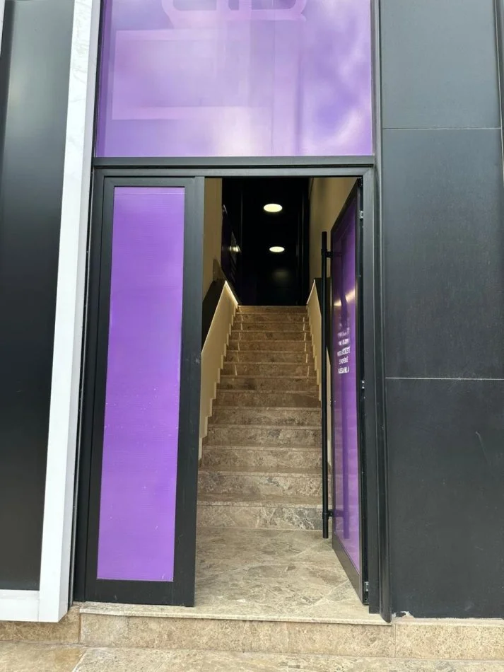 Tirane, shes ambjent biznesi Kati 1, 220 m² (Rruga e Dibres)