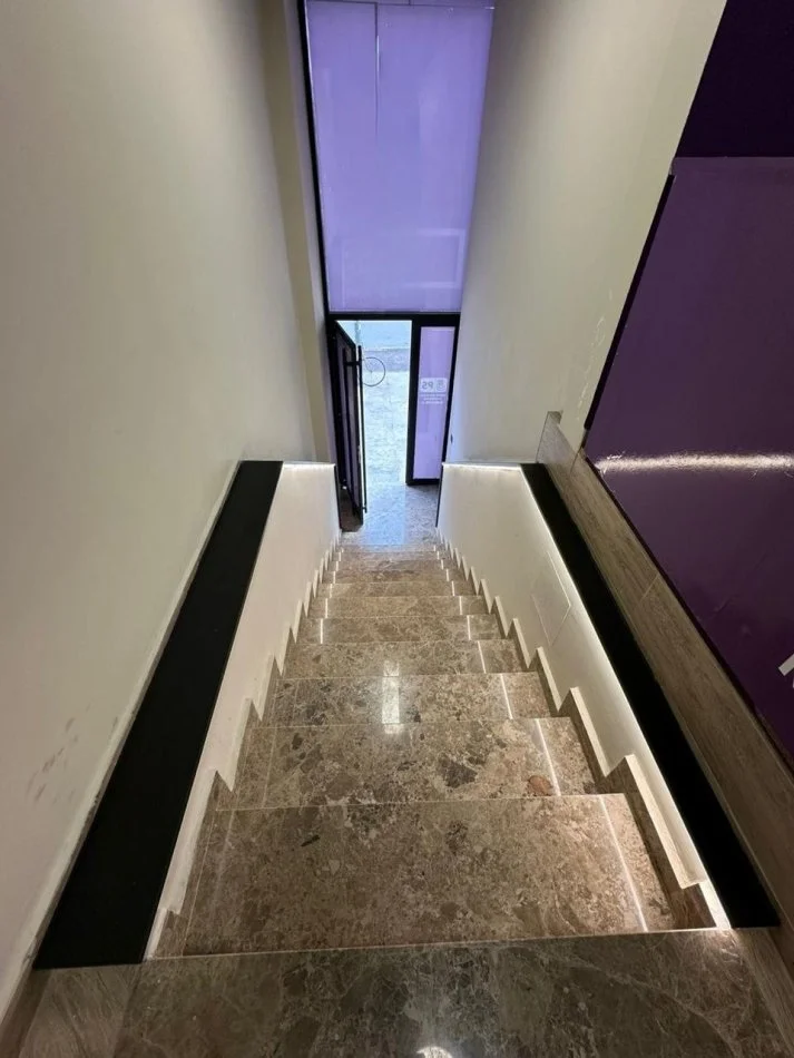 Tirane, shes ambjent biznesi Kati 1, 220 m² (Rruga e Dibres)