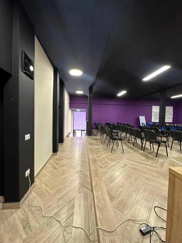 Tirane, shes ambjent biznesi Kati 1, 220 m² (Rruga e Dibres)