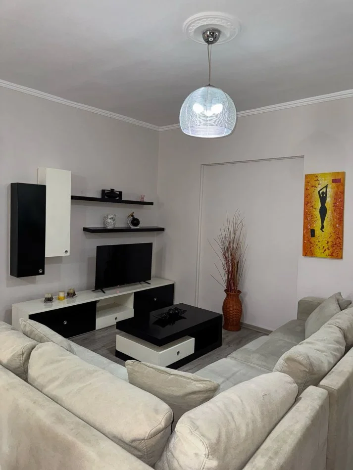 Tirane, jepet me qera apartament 2+1 Kati 5, 95 m² 650 € (Komuna e Parisit)