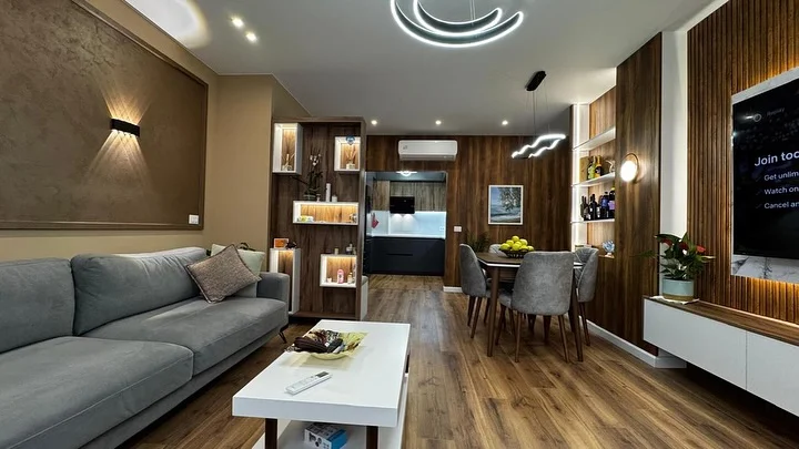 Tirane, shitet apartament 2+1+Ballkon Kati 2, 105 m² 215.000 € (ish Fusha e Aviacionit)