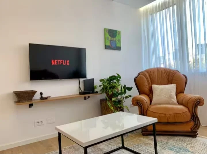 Tirane, jap me qera apartament 2+1 Kati 3, 78 m² 700 € (pallati me shigjeta)
