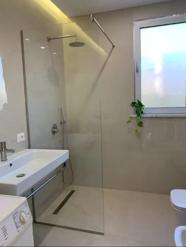 Tirane, jap me qera apartament 2+1 Kati 3, 78 m² 700 € (pallati me shigjeta)