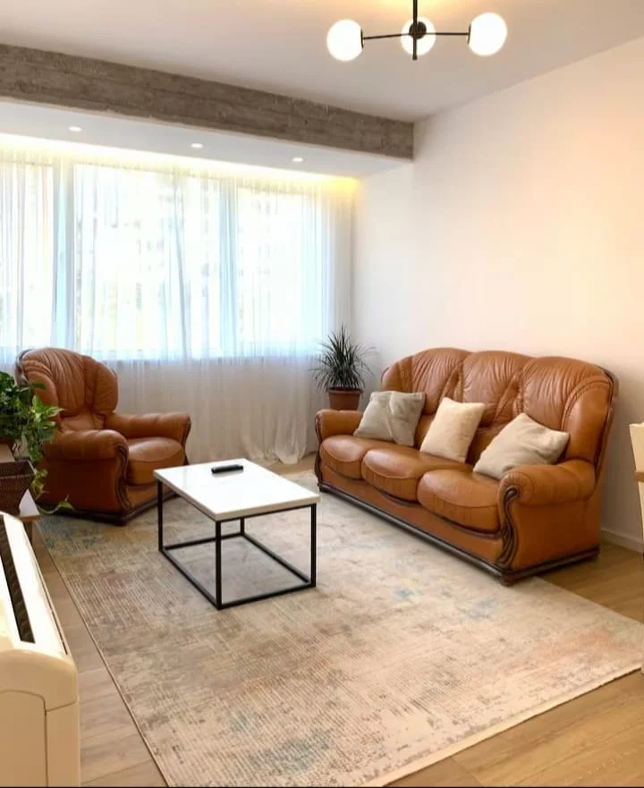 Tirane, jap me qera apartament 2+1 Kati 3, 78 m² 700 € (pallati me shigjeta)