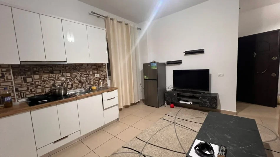 Tirane, jepet me qera 1+1 , 500 € (5 Maji)